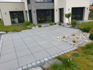 20220505 111216 300x225 - Les différentes méthodes de construction d'une terrasse esthétique et durable !