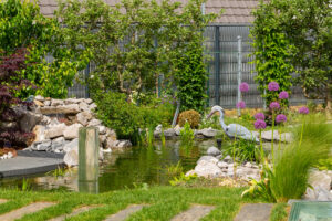 Fontaine paysagiste eau Croisilles 300x200 - Créer un jardin frais et agréable pour profiter de l'été !