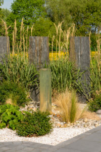 20220509 AP 045 A8826 200x300 - Plantation d’arbustes, de vivaces : pour quel style de massif choisir les bonnes plantes