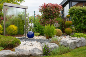 20220510 AP 096 A9024 300x200 - Plantation d’arbustes, de vivaces : pour quel style de massif choisir les bonnes plantes