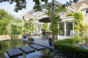25 05 Carnel J1 CK 24 300x200 - Bassin entre contemporain et naturel… lequel pour un jardin bucolique ?