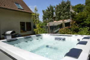 25 05 Carnel J2 CK 14 300x200 - Entre spa et piscine, nous préférons le spa moins énergivore