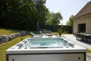 25 05 Carnel J2 CK 15 300x200 - Entre spa et piscine, nous préférons le spa moins énergivore