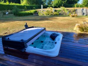 SPA Amenagement ARRAS 300x225 - Entre spa et piscine, nous préférons le spa moins énergivore