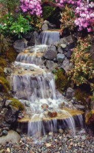 cascade 1 copier 184x300 - Jeux d’eau petite fontaine dans le jardin : ce petit aménagement qui utilise un autre sens que le regard