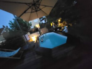 Mini piscine ou spa : lequel choisir pour votre jardin ?