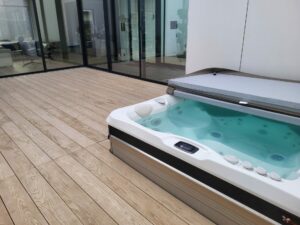 Mini piscine ou spa : lequel choisir pour votre jardin ?