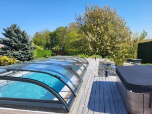 Mini piscine ou spa : lequel choisir pour votre jardin ?
