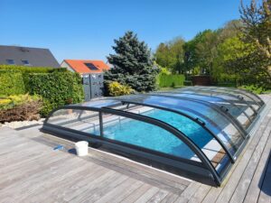 Mini piscine ou spa : lequel choisir pour votre jardin ?