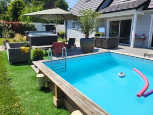Mini piscine ou spa : lequel choisir pour votre jardin ?