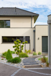 Création de jardin sec : conseils pour un extérieur économe en eau